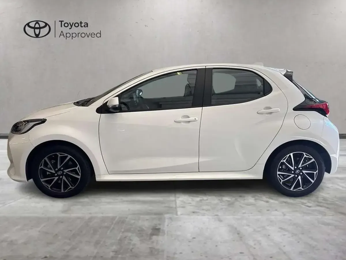 Usata Toyota Yaris Hybrid Trend 116 CV (85 kW) 2022 Bianco Berlina