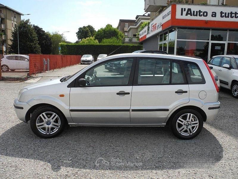 Usata Ford Fusion 101 CV (74 kW) 2003 Argento Berlina