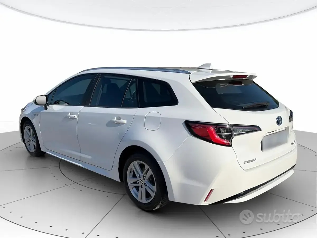 Usata Toyota Corolla Business Edition 98 CV (72 kW) 2021 Bianco Station wagon