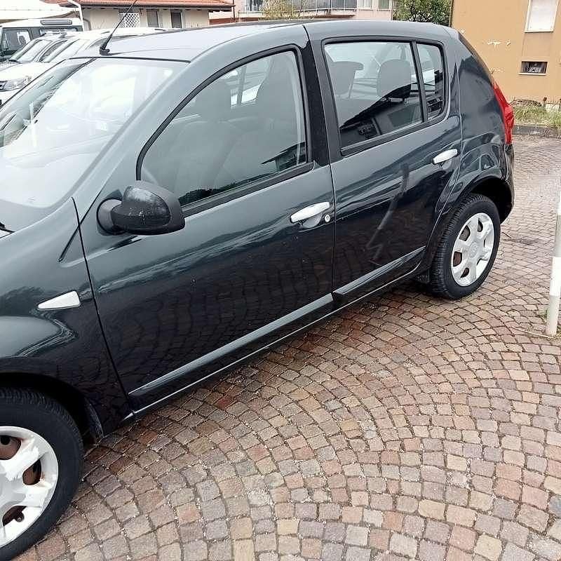 Usata Dacia Sandero Ambiance 75 CV (55 kW) 2010 Blu/azzurro Berlina