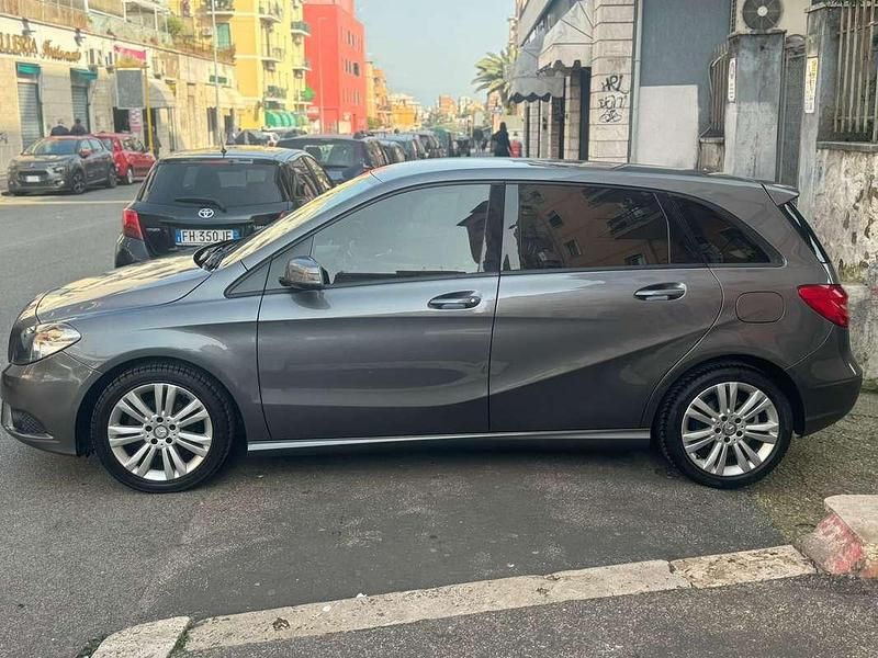 Usata Mercedes B180 Premium 109 CV (80 kW) 2012 Monovolume