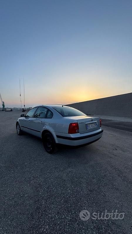 Usata VW Passat 2000 Grigio Berlina