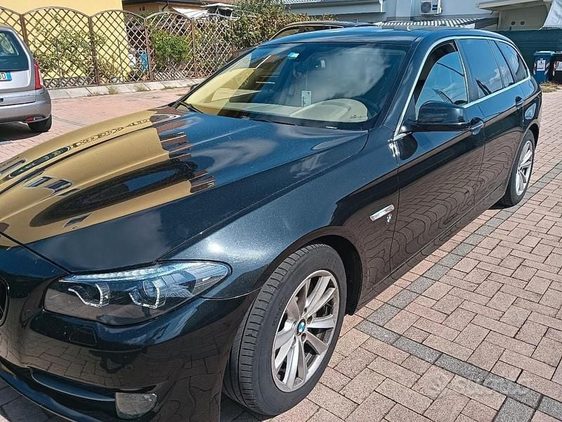 Begagnad BMW 530 258 HK (189 kW) 2013 Svart Kombi