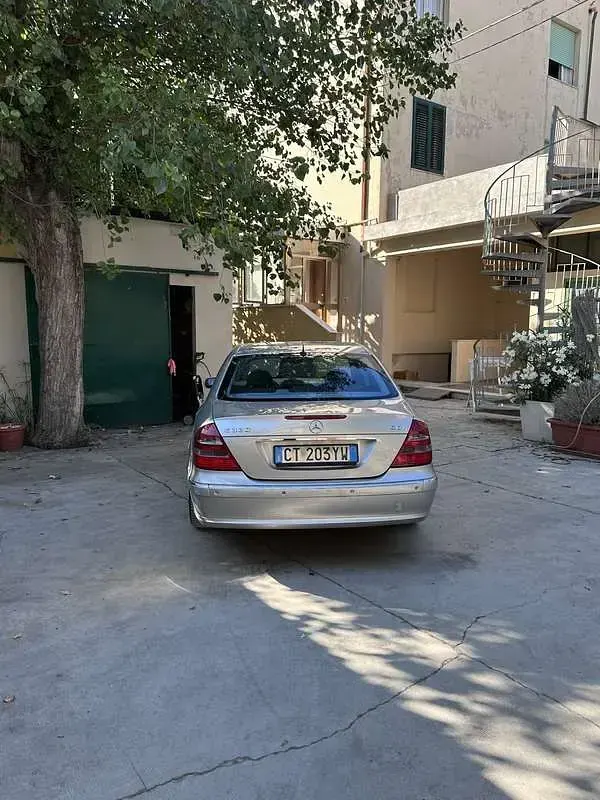 Usata Mercedes E320 Avantgarde 204 CV (150 kW) 2003 Grigio Berlina