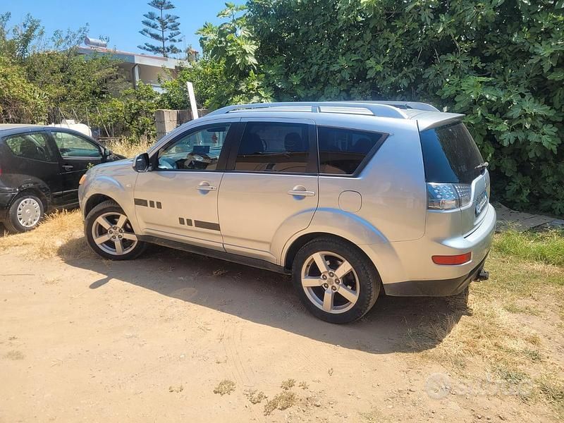 Usata Mitsubishi Outlander 140 CV (102 kW) 2009 Grigio SUV