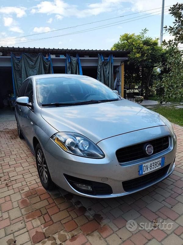 Grigio Usata 2009 Fiat Croma Tre volumi | 2500 € (Buon prezzo) - Immagine 1/4