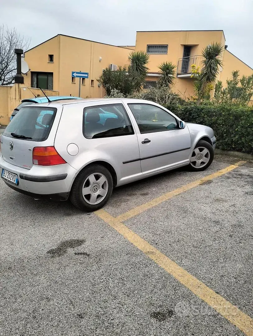 Usata VW Golf IV 75 CV (55 kW) 2000 Grigio Berlina