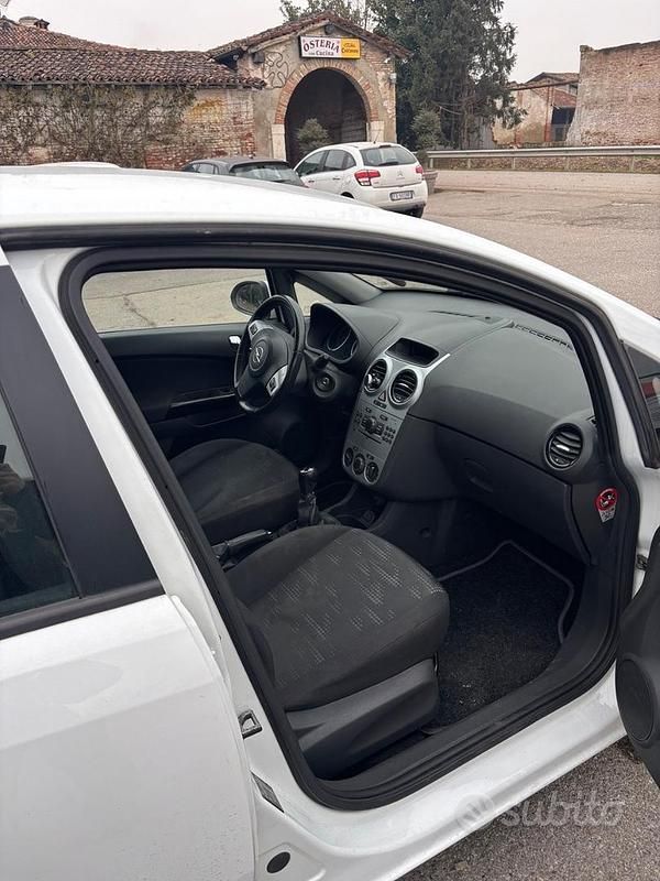 Usata Opel Corsa 2011 Bianco Utilitaria