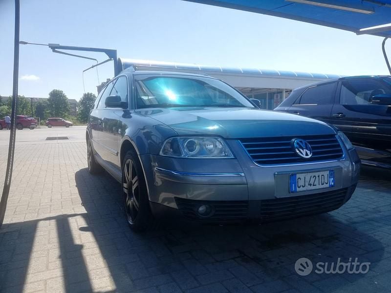 Grigio Usata 2003 VW Passat Highline Station wagon | 2700 € (Buon prezzo) - Immagine 1/4