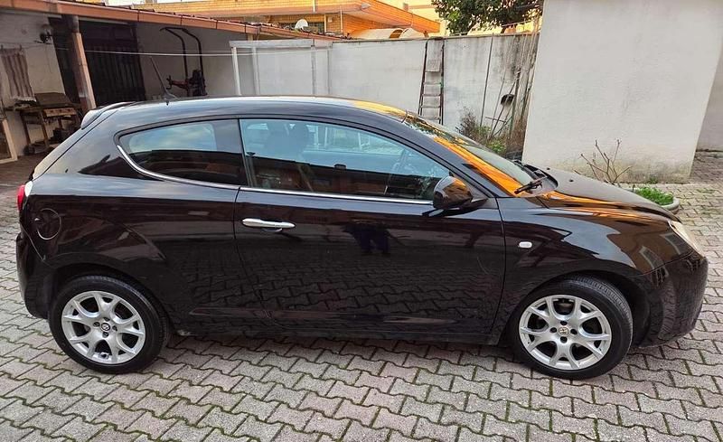 Usata Alfa Romeo MiTo Distinctive 84 CV (61 kW) 2015 Nero Utilitaria