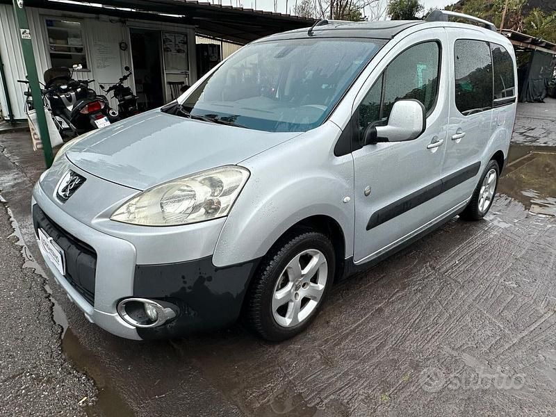 Usata Peugeot Partner Tepee Premium 112 CV (82 kW) 2010 Grigio Monovolume