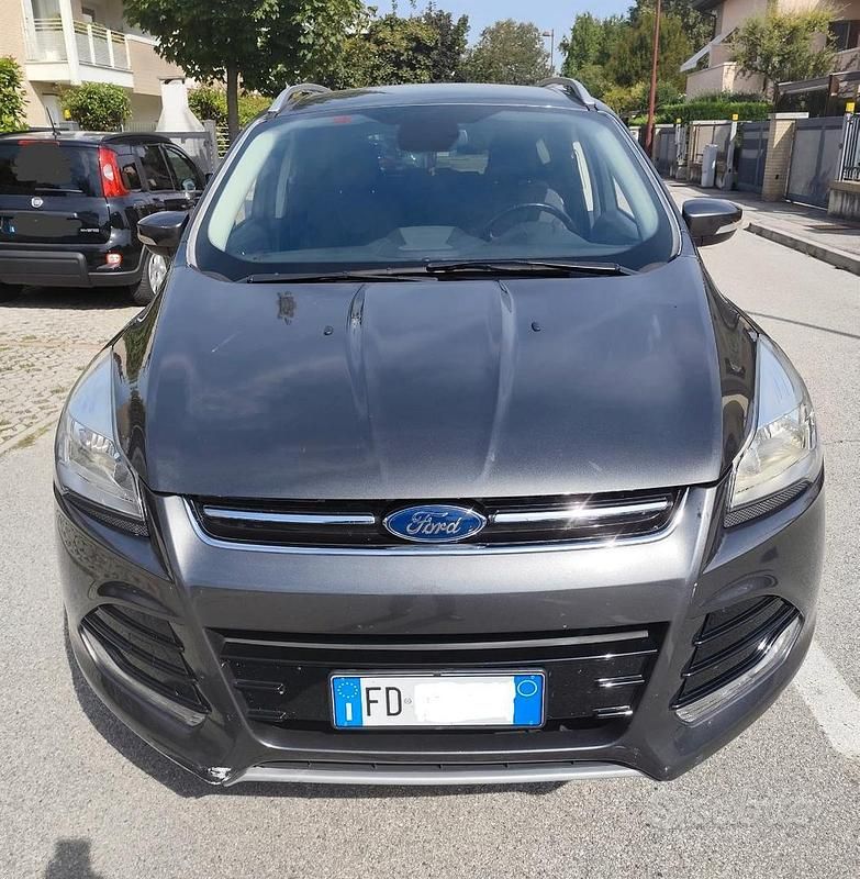 Usata Ford Kuga Titanium 120 CV (88 kW) 2016 Grigio SUV