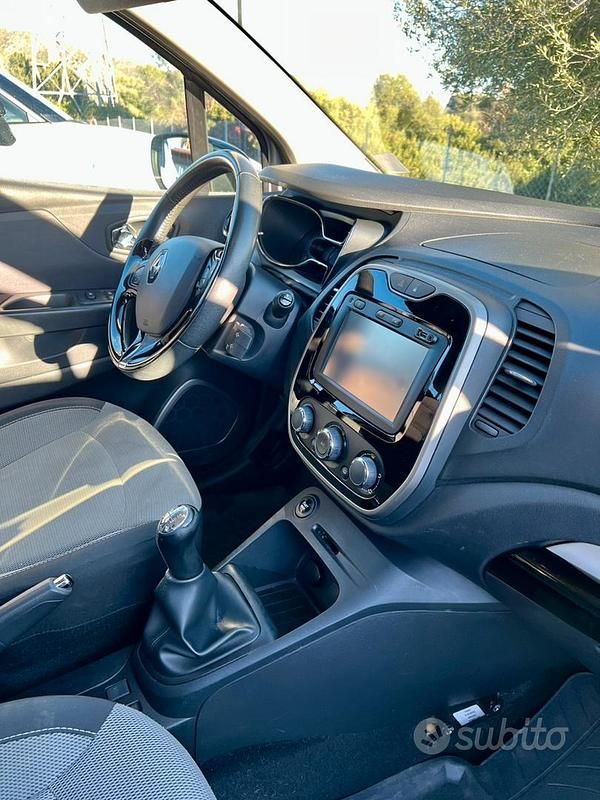 Usata Renault Captur 90 CV (66 kW) 2017 Grigio SUV