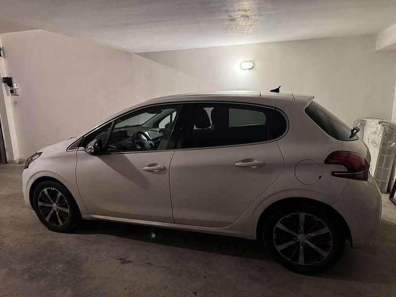 Usata Peugeot 208 Allure 82 CV (60 kW) 2018 Bianco Utilitaria