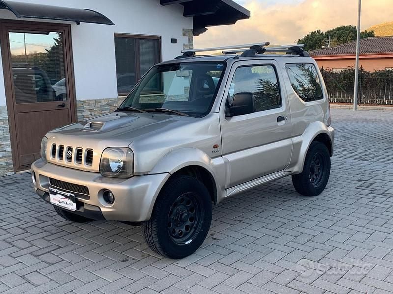 Usata Suzuki Jimny 65 CV (47 kW) 2004 Marrone SUV