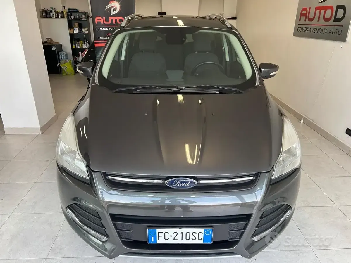 Usata Ford Kuga 120 CV (88 kW) 2016 Grigio SUV