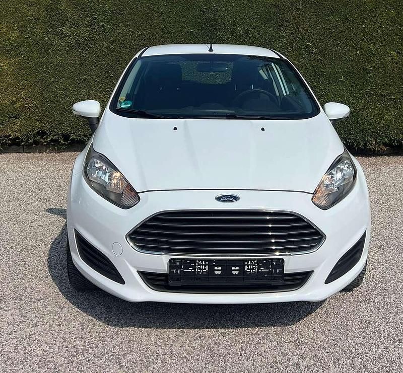 Usata Ford Fiesta Trend 79 CV (58 kW) 2013 Bianco Utilitaria