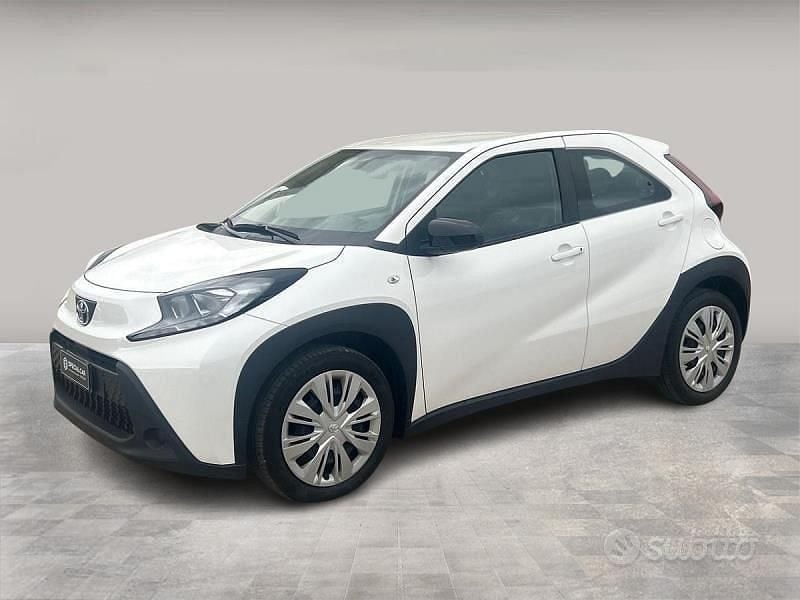 Bianco Usata 2023 Toyota Aygo X Active SUV | 14.900 € (Buon prezzo) - Immagine 1/4