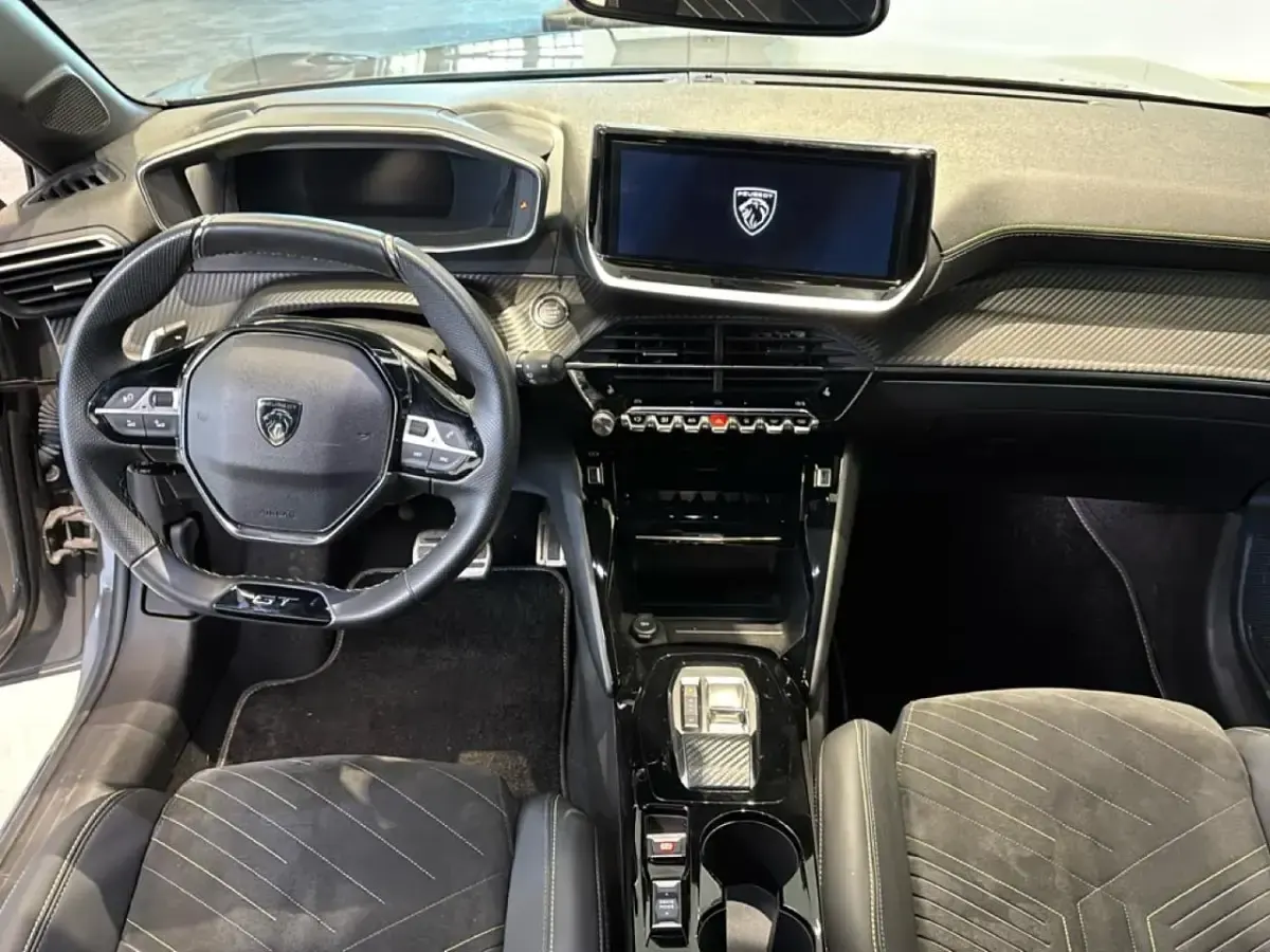 Usata Peugeot 208 GT 136 CV (100 kW) 2025 Grigio Utilitaria