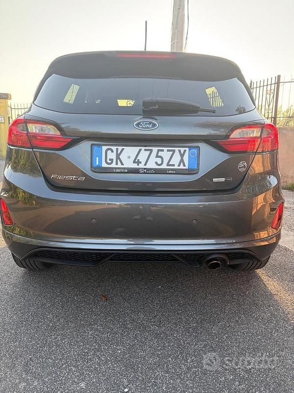 Begagnad Ford Fiesta ST-Line 125 HK (91 kW) 2022 Grå Halvkombi