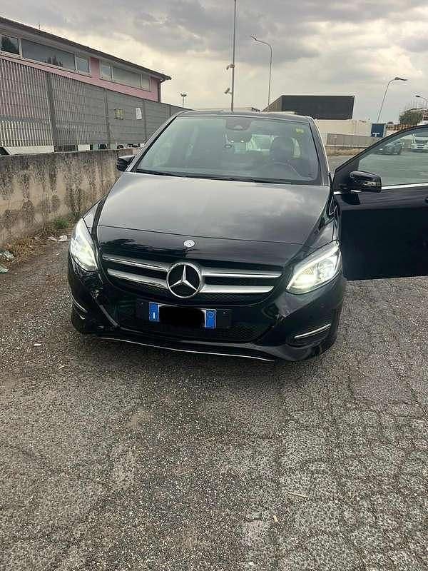 Usata Mercedes B180 Premium 109 CV (80 kW) 2015 Nero Monovolume