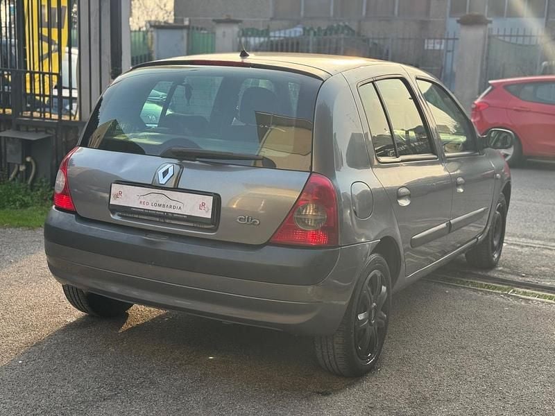 Usata Renault Clio II Dynamique 58 CV (42 kW) 2004 Grigio Berlina