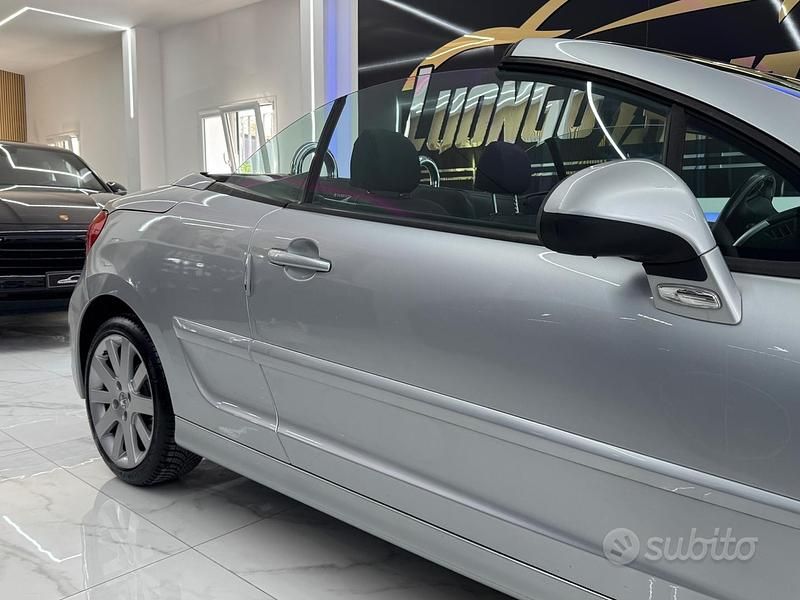 Usata Peugeot 207 CC Roland Garros 120 CV (88 kW) 2008 Grigio Cabrio