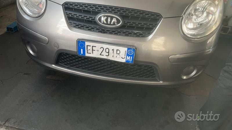 Usata Kia Picanto 62 CV (45 kW) 2011 Grigio Utilitaria