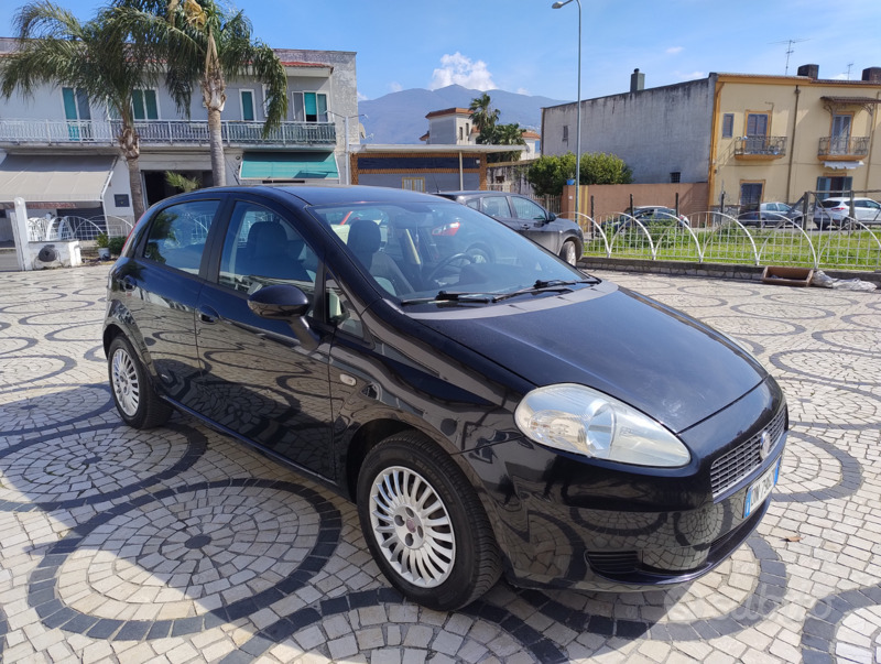 Venduto Fiat Grande Punto 5 porte ful. - auto usate in vendita