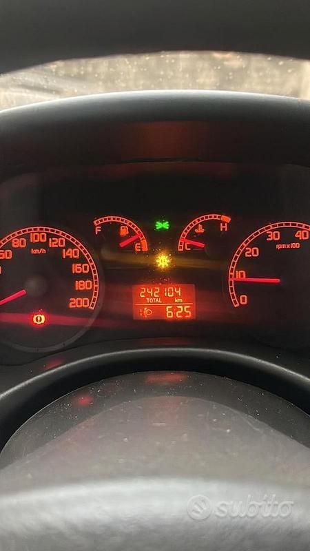 Usata Fiat Punto 80 CV (58 kW) 2007 Blu Berlina