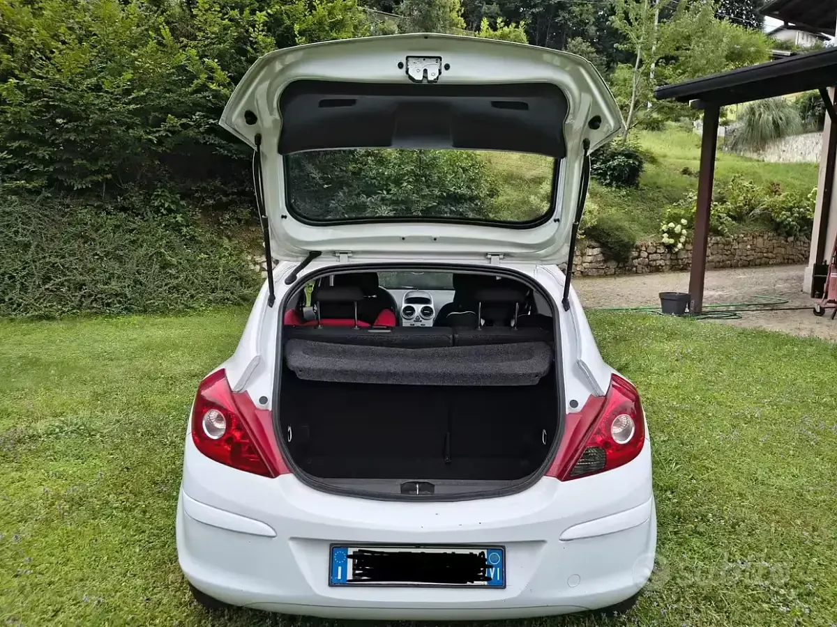 Usata Opel Corsa Club 80 CV (58 kW) 2009 Bianco Utilitaria