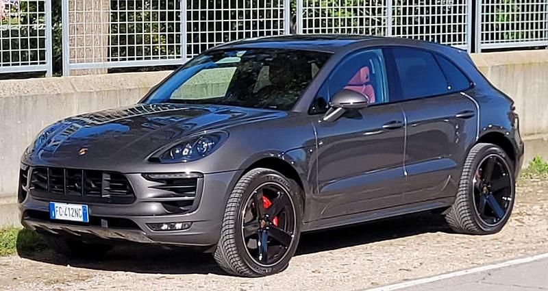 Usata 2016 Porsche Macan SUV | 41.500 € (Cara) - Immagine 1/4