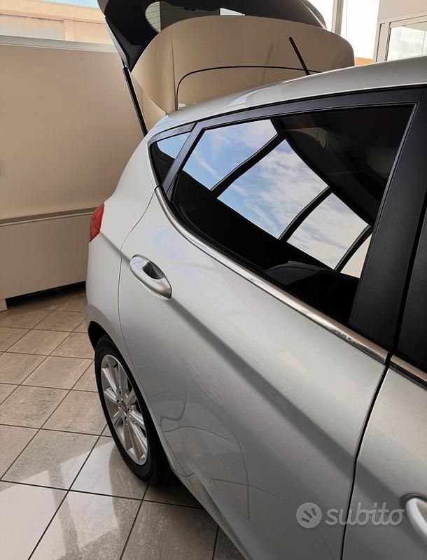 Usata Ford Fiesta Titanium 86 CV (63 kW) 2018 Grigio Utilitaria