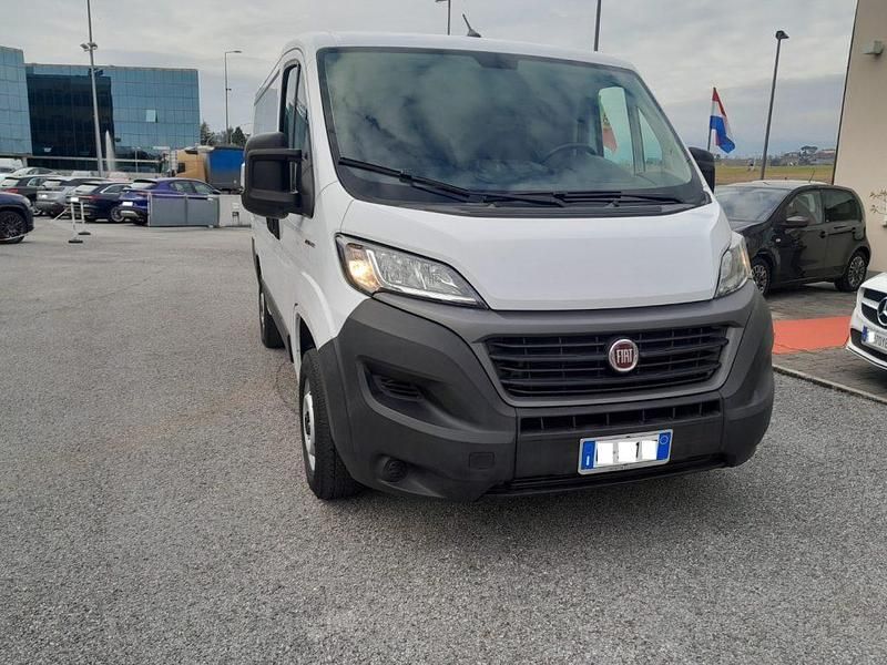Usata Fiat Ducato 120 CV (88 kW) 2021 Bianco / pastello Furgone