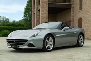 Usata Ferrari California 560 CV (411 kW) 2014 Grigio Cabrio