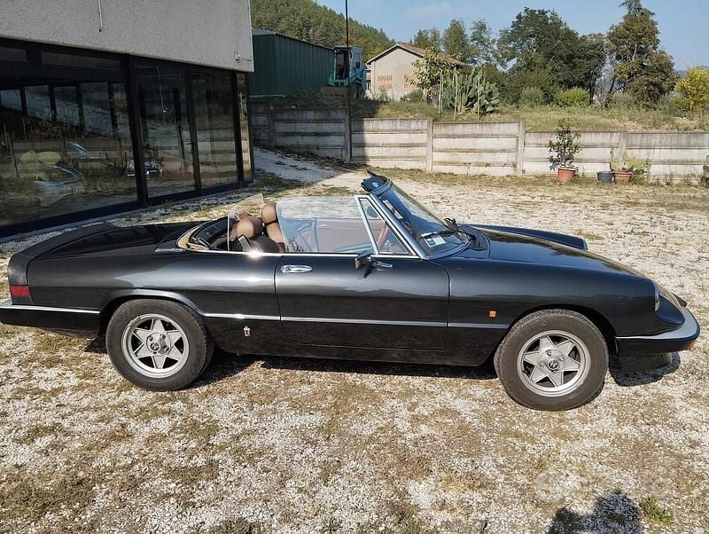 Usata Alfa Romeo Spider 104 CV (76 kW) 1984 Nero Cabrio
