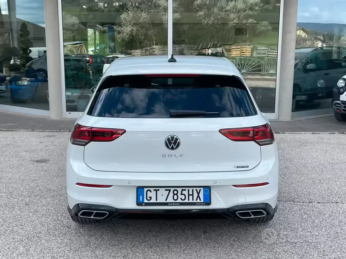 Usata VW Golf VIII R-line 150 CV (110 kW) 2024 Bianco Berlina