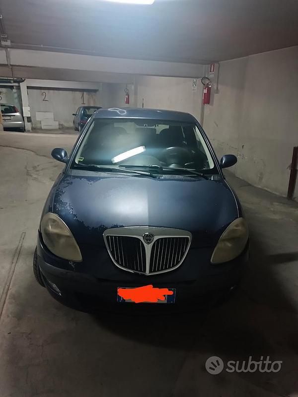 Usata Lancia Ypsilon 75 CV (55 kW) 2004 Blu Utilitaria