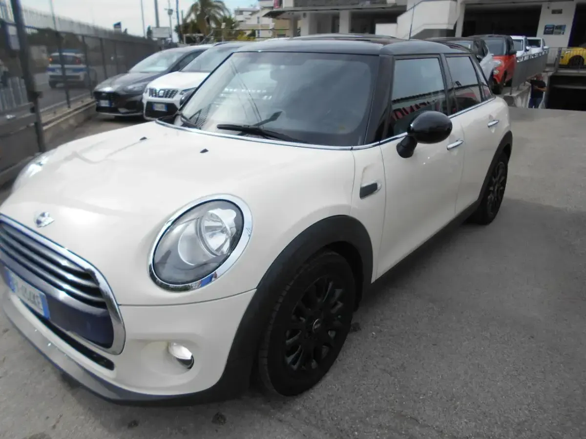 Usata Mini One D 116 CV (85 kW) 2017 Beige Utilitaria