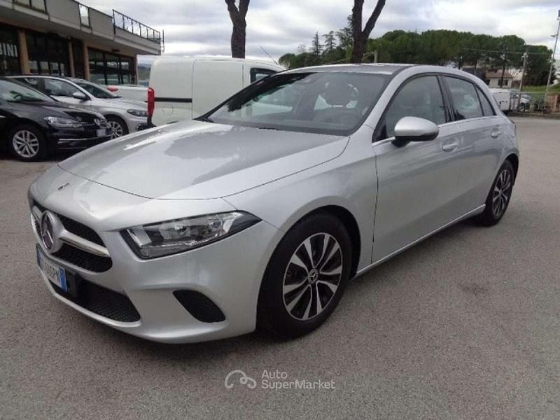 Usata Mercedes A180 Business 116 CV (85 kW) 2020 Argento Berlina
