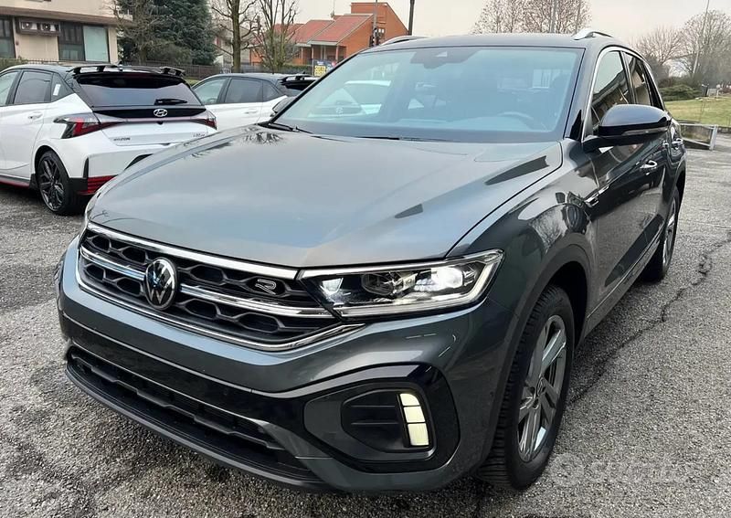 Usata VW T-Roc R-line 150 CV (110 kW) 2024 Grigio SUV