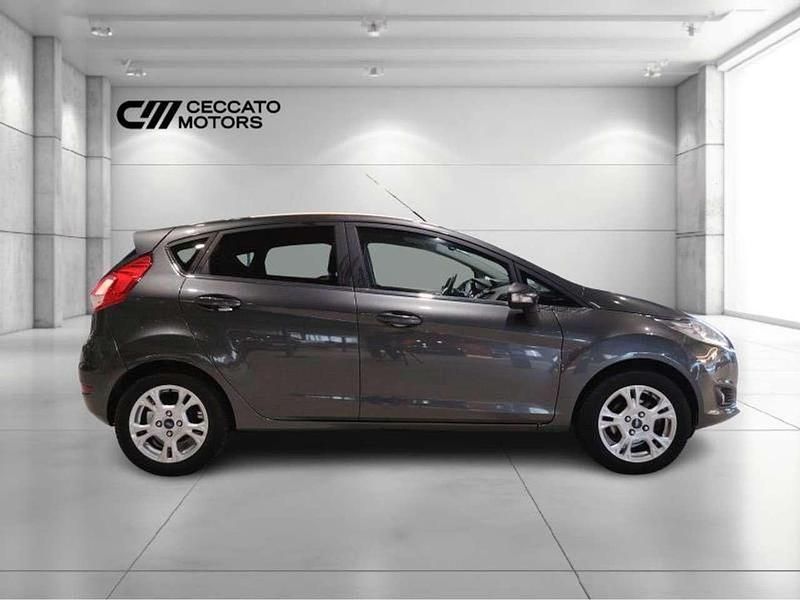 Usata Ford Fiesta Titanium 80 CV (58 kW) 2015 Grigio Berlina