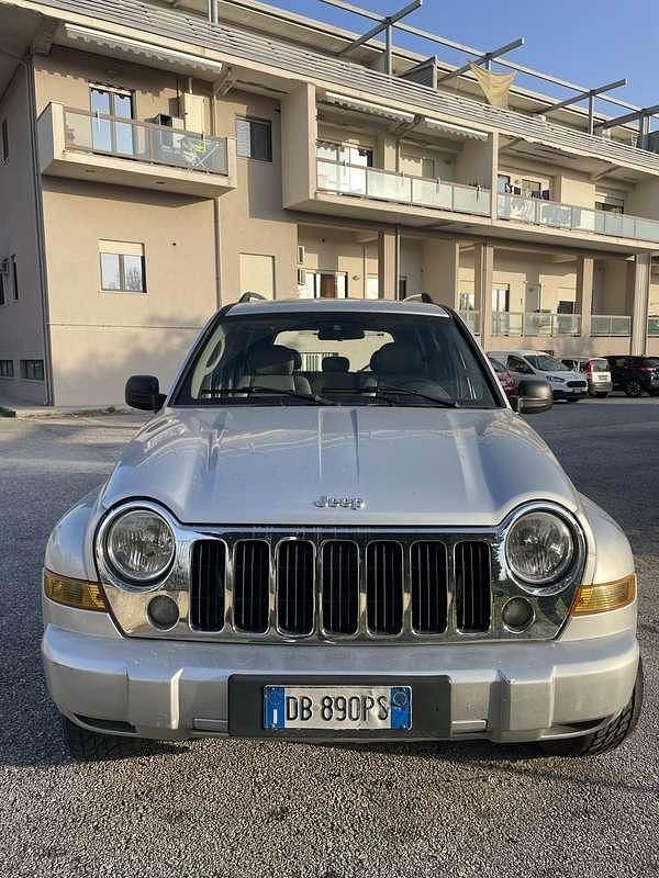 Usado Jeep Cherokee 163 CV (119 kW) 2006 Gris SUV