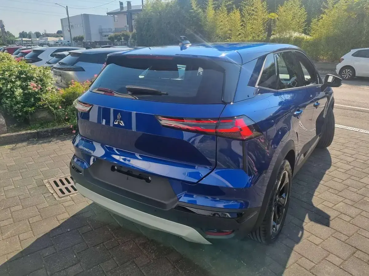 Nuova Mitsubishi Grandis Invite 141 CV (103 kW) 2026 Blu royal metallizzato SUV