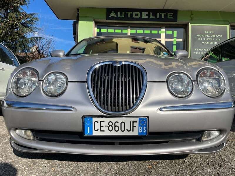 Usata Jaguar S-Type S 238 CV (175 kW) 2002 Argento Berlina