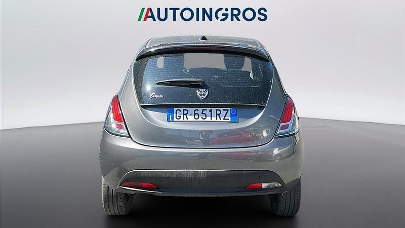 Usata Lancia Ypsilon Silver 69 CV (50 kW) 2023 Grigio Utilitaria