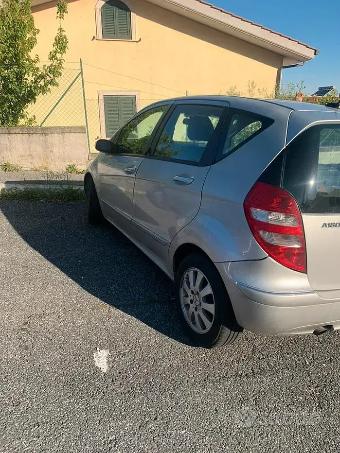 Usata Mercedes 180 109 CV (80 kW) 2008 Grigio Berlina