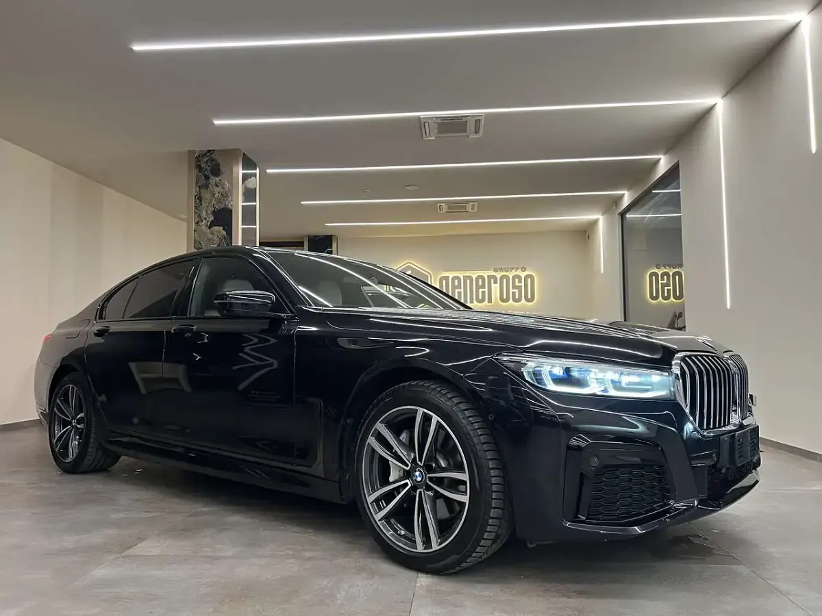 Usata BMW 730 M Sport 286 CV (210 kW) 2021 Blu/azzurro Berlina