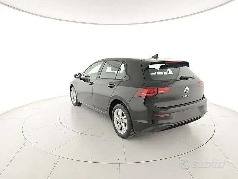 Usata VW Golf VIII Life 116 CV (85 kW) 2025 Nero Berlina