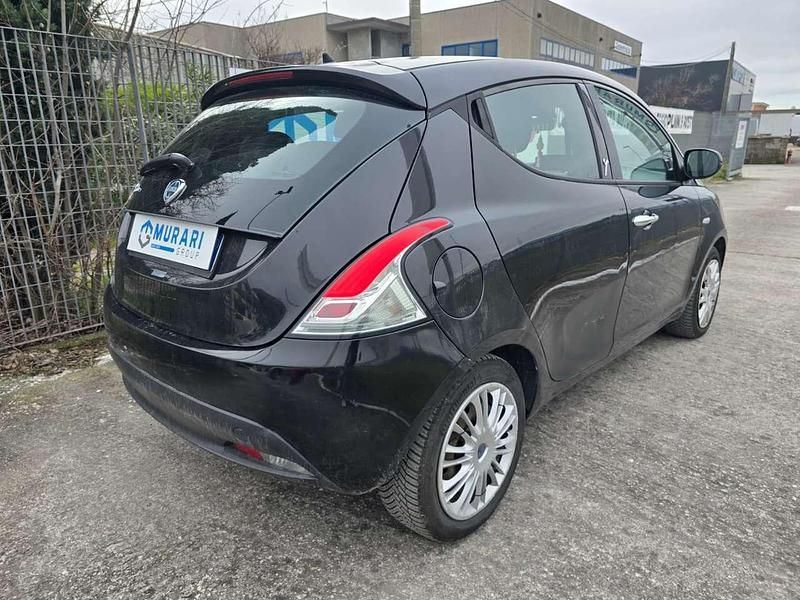 Usata Lancia Ypsilon Gold 69 CV (50 kW) 2011 Nero vulcano Utilitaria